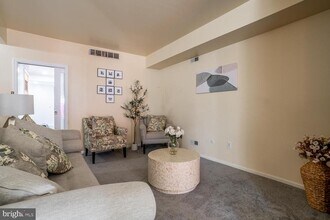 8 Dickenson Dr in Gloucester Township, NJ - Building Photo - Building Photo