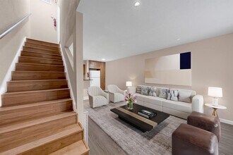 2110 Wilcrest Dr in Houston, TX - Building Photo - Building Photo