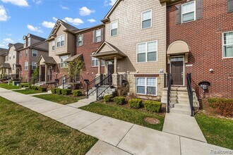 2884 Glenbar Cir in Rochester Hills, MI - Building Photo - Building Photo