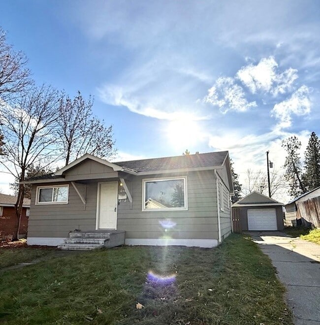 property at 618 E Hoffman Ave