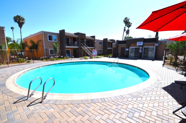 Silver Oak Apartments in El Cajon, CA - Foto de edificio - Building Photo