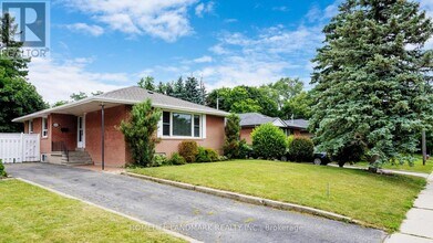 365 Osiris Dr in Richmond Hill, ON - Building Photo - Building Photo