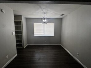 5615 Jacaranda Dr in Austin, TX - Building Photo - Building Photo