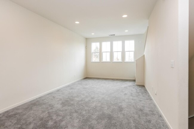 131 Burbank St in Hayward, CA - Building Photo - Building Photo