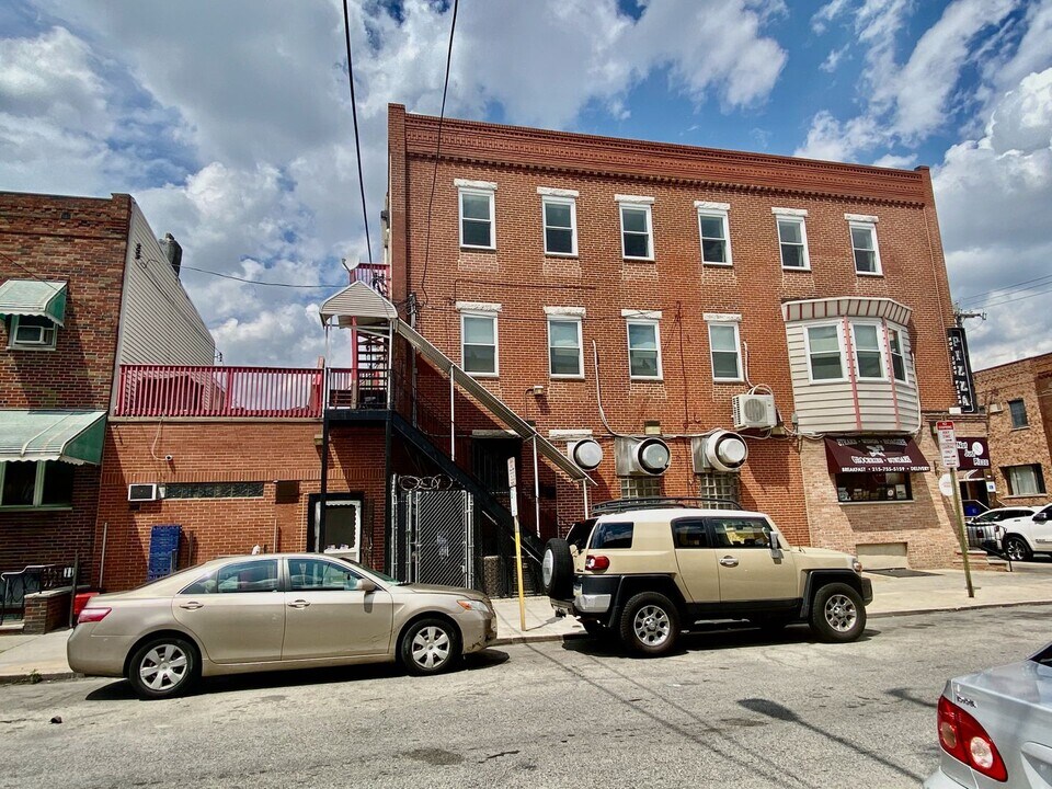 2240 S 11th St in Philadelphia, PA - Building Photo