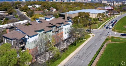 1800 S I- 35 Service Rd in Austin, TX - Building Photo - Building Photo