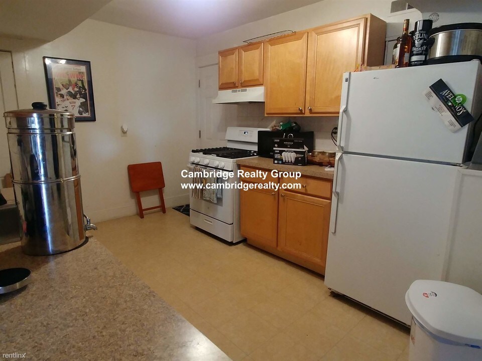 223 Summer St-Unit -Apt 3L in Somerville, MA - Building Photo