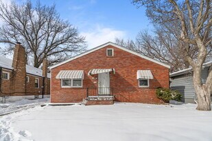 5303 Hodiamont Ave in Jennings, MO - Building Photo