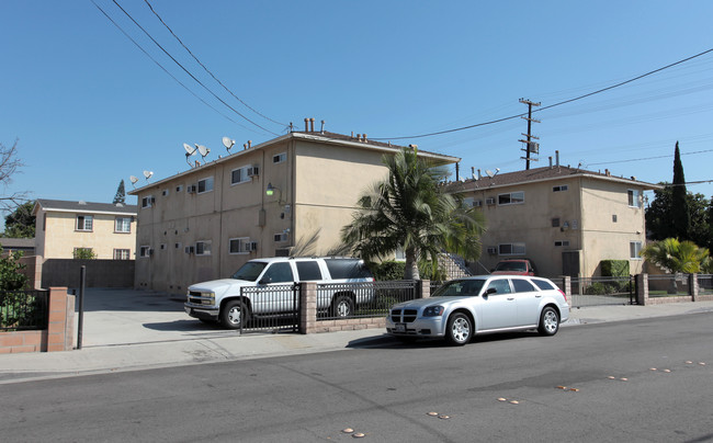 4131-4141 Live Oak St in Cudahy, CA - Foto de edificio - Building Photo