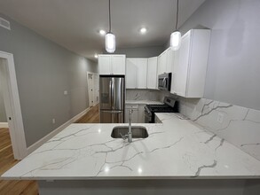 11 Harold St, Unit 3 in Somerville, MA - Foto de edificio - Building Photo