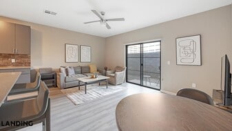 402 W Lincoln St, Unit 172 in Phoenix, AZ - Building Photo