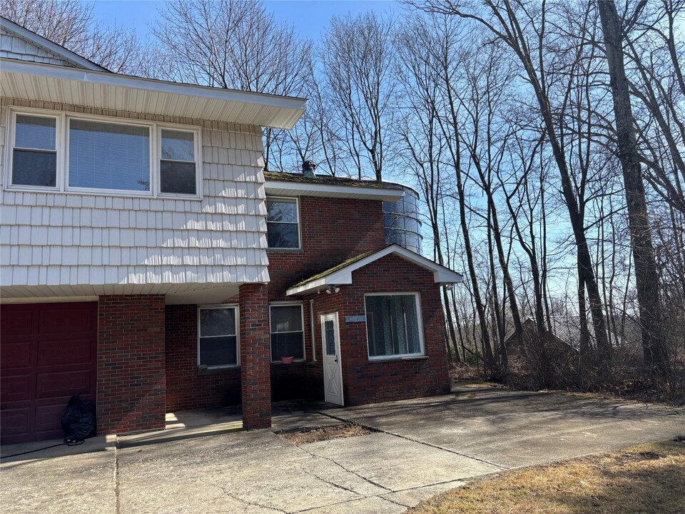 32 Claire Dr in Monroe, NY - Building Photo