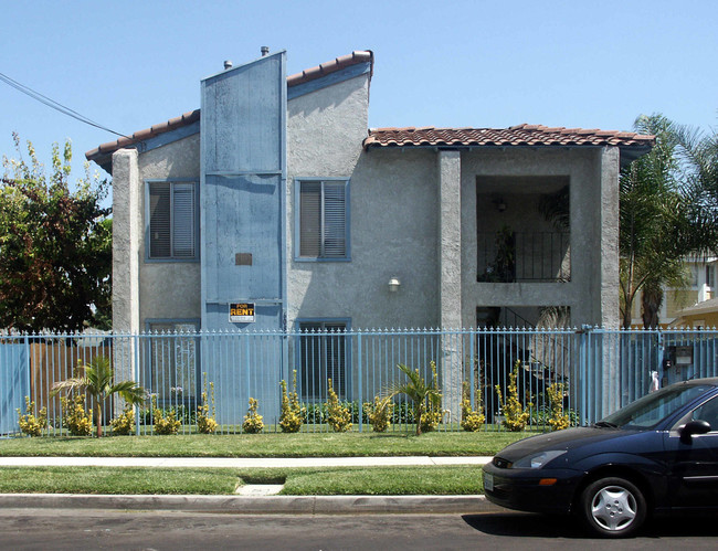 6082 Fullerton Ave in Buena Park, CA - Foto de edificio - Building Photo