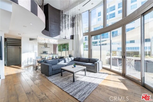 11 Marine Terrace in Santa Monica, CA - Building Photo - Building Photo