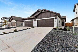 218 Nespral Dr in San Antonio, TX - Building Photo - Building Photo