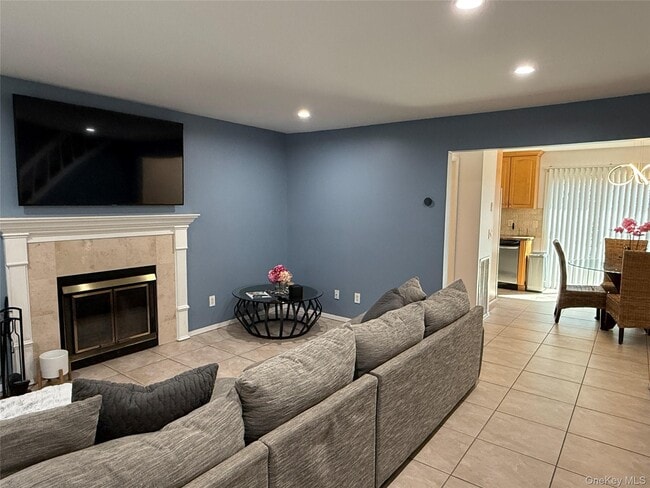 12 Paine Commons in Yaphank, NY - Building Photo - Building Photo