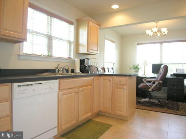 4255 Roth Farm Village Cir in Mechanicsburg, PA - Foto de edificio - Building Photo