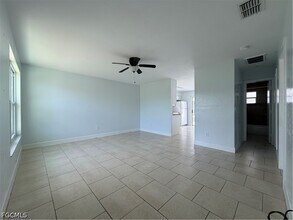 323 SW 17th St in Cape Coral, FL - Building Photo - Building Photo