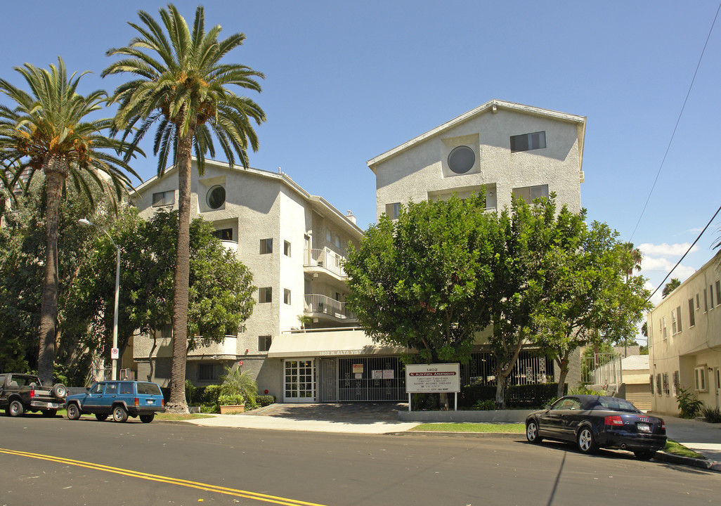 1402 N Alta Vista Blvd in Los Angeles, CA - Foto de edificio