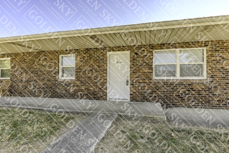 114 S Keystone Cir in Muncie, IN - Building Photo