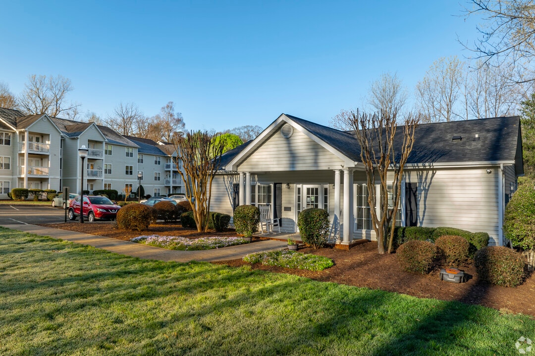 Riverfront in Mount Holly, NC - Building Photo