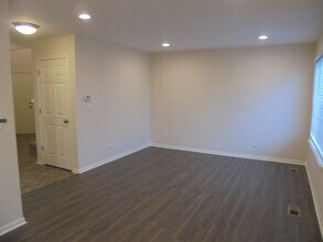 32454 Rushmore Ave in Lakemoor, IL - Building Photo - Building Photo