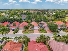 351 Pindo Palm Dr in Naples, FL - Building Photo