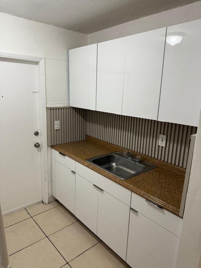 5501 SW 32nd Ct, Unit North Unit in Pembroke Park, FL - Building Photo - Building Photo