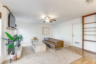 4002 Biscay Dr in Austin, TX - Foto de edificio - Building Photo