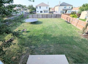 222 Phillips St in Hutto, TX - Building Photo - Building Photo