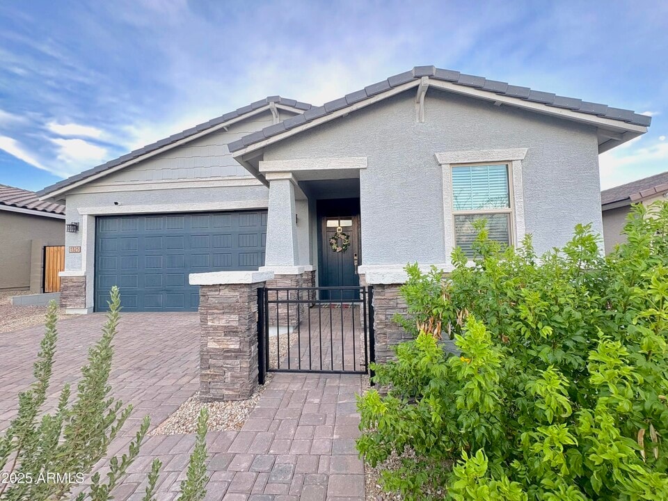 1325 S 223rd Dr in Buckeye, AZ - Building Photo