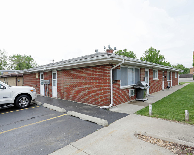 128 E Lorraine Ave in Addison, IL - Foto de edificio - Building Photo