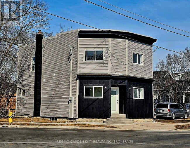 52 Pelham Rd