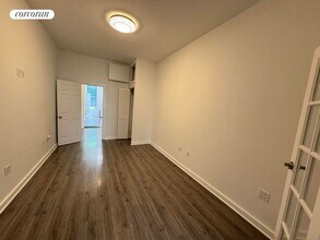 320 W 47th St in New York, NY - Building Photo - Building Photo