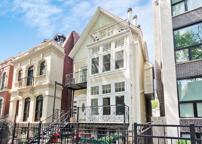 property at 944 W Montana St