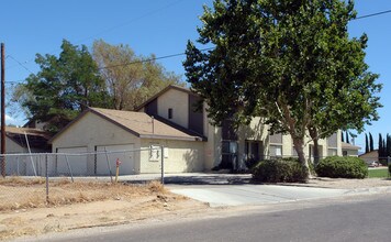 16404 Orange St in Hesperia, CA - Building Photo - Building Photo