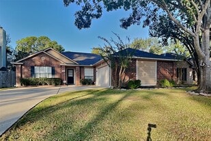 18623 Singing Woods Dr in Humble, TX - Building Photo