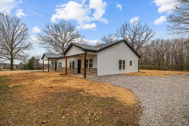 103 Lane Rd-Unit -103-right in Dickson, TN - Building Photo - Building Photo