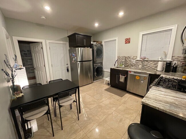 81 Newbury St, Unit 2