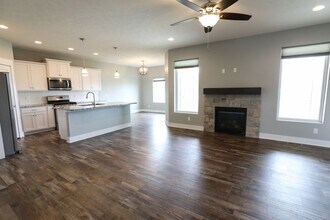 7838 Yankee Woods Dr in Lincoln, NE - Building Photo - Building Photo