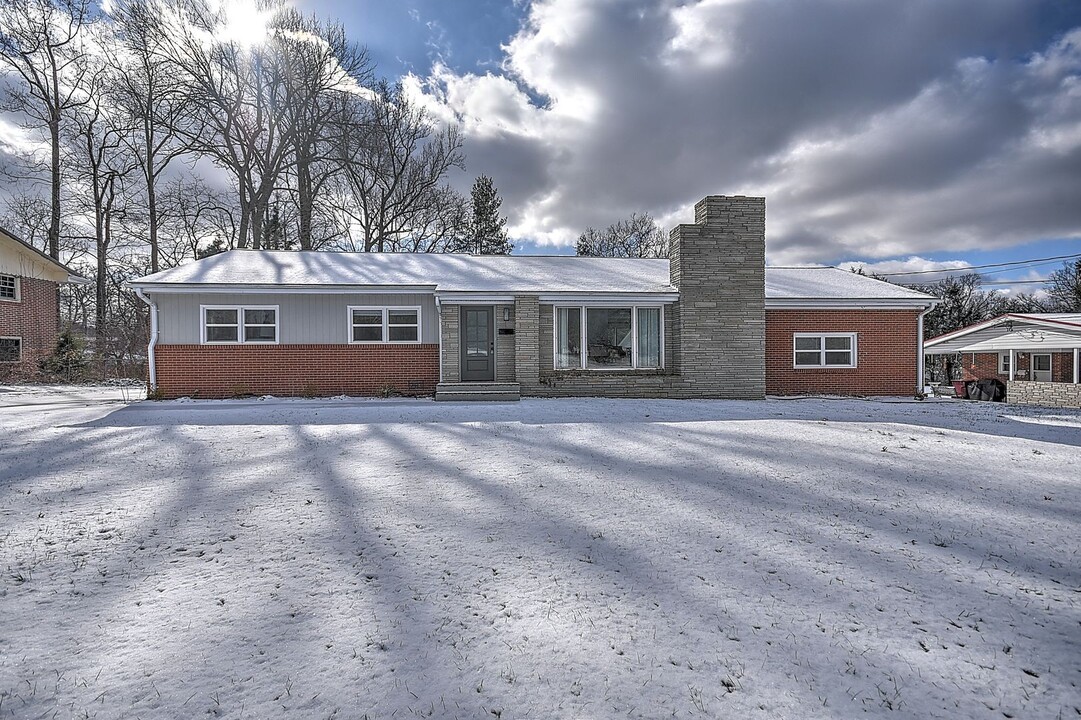 203 Dogwood Ln in Johnson City, TN - Building Photo