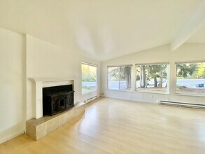 1827 Richards Rd in Bellevue, WA - Building Photo - Building Photo