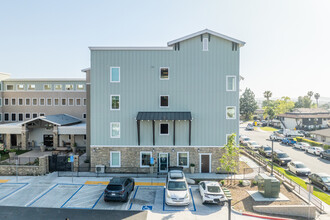 Mountain View in Lake Forest, CA - Foto de edificio - Building Photo