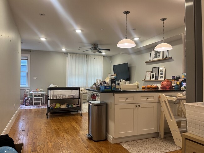 45 Spring St in Boston, MA - Building Photo - Building Photo