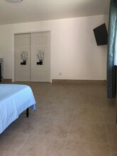 2036 9th Ave, Unit Stduio Room in Honolulu, HI - Building Photo - Building Photo
