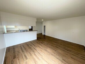 180-180 S Pacific Ave in Ventura, CA - Building Photo - Building Photo