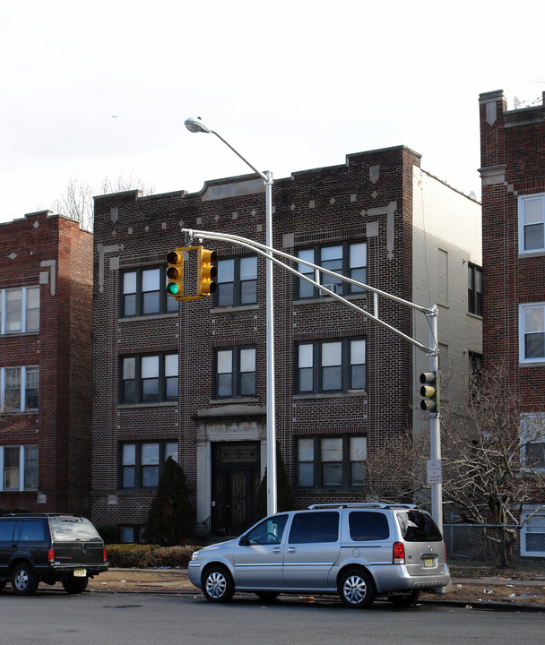 344 Carteret Pl in Orange, NJ - Building Photo