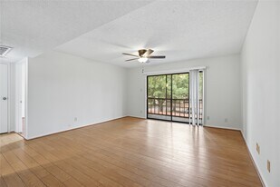 10110 Forum W Dr in Houston, TX - Building Photo