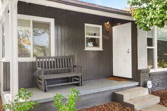5026 V St in Sacramento, CA - Building Photo - Building Photo