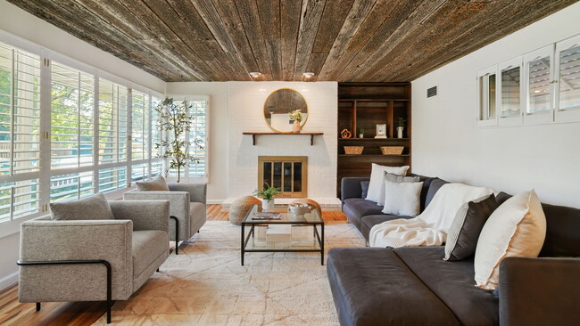 property at 1275 E Lavon Dr